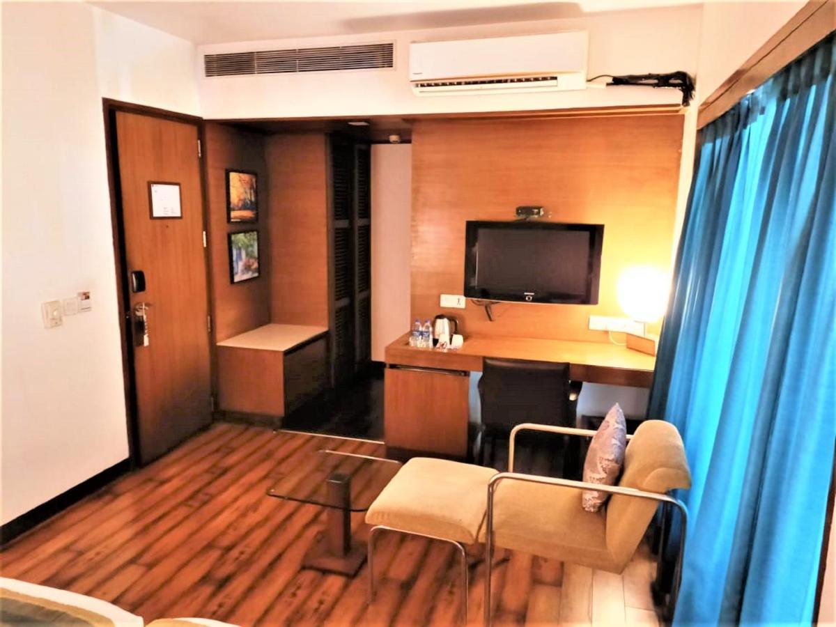 Yogi Executive, Navi Mumbai Hotel Exterior photo